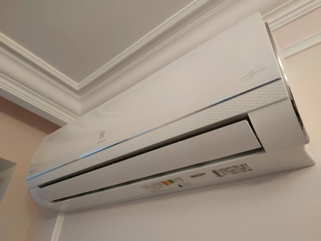Кондиционер Electrolux Серии Fusion Super EACS/I-12HF/N3_18Y - 1