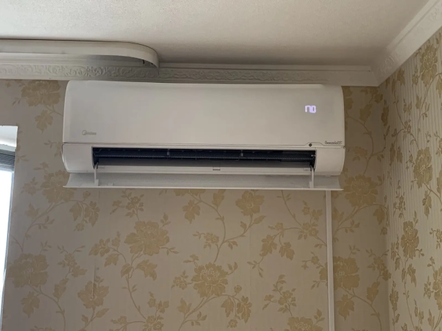 Кондиционер MIDEA Серии BREEZLESS
