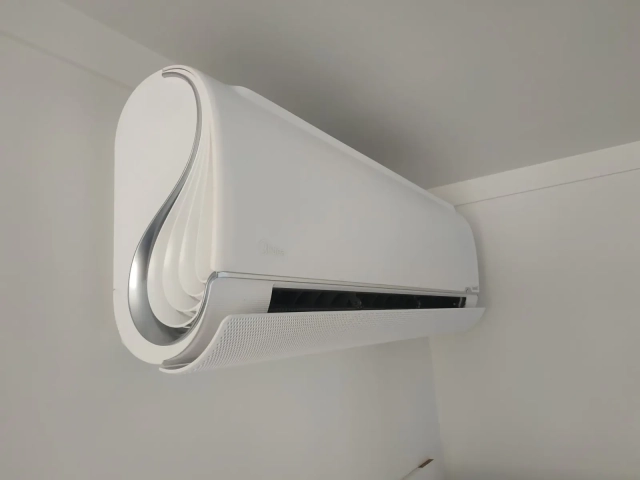 Кондиционер MIDEA Серии BREEZLESS - 25